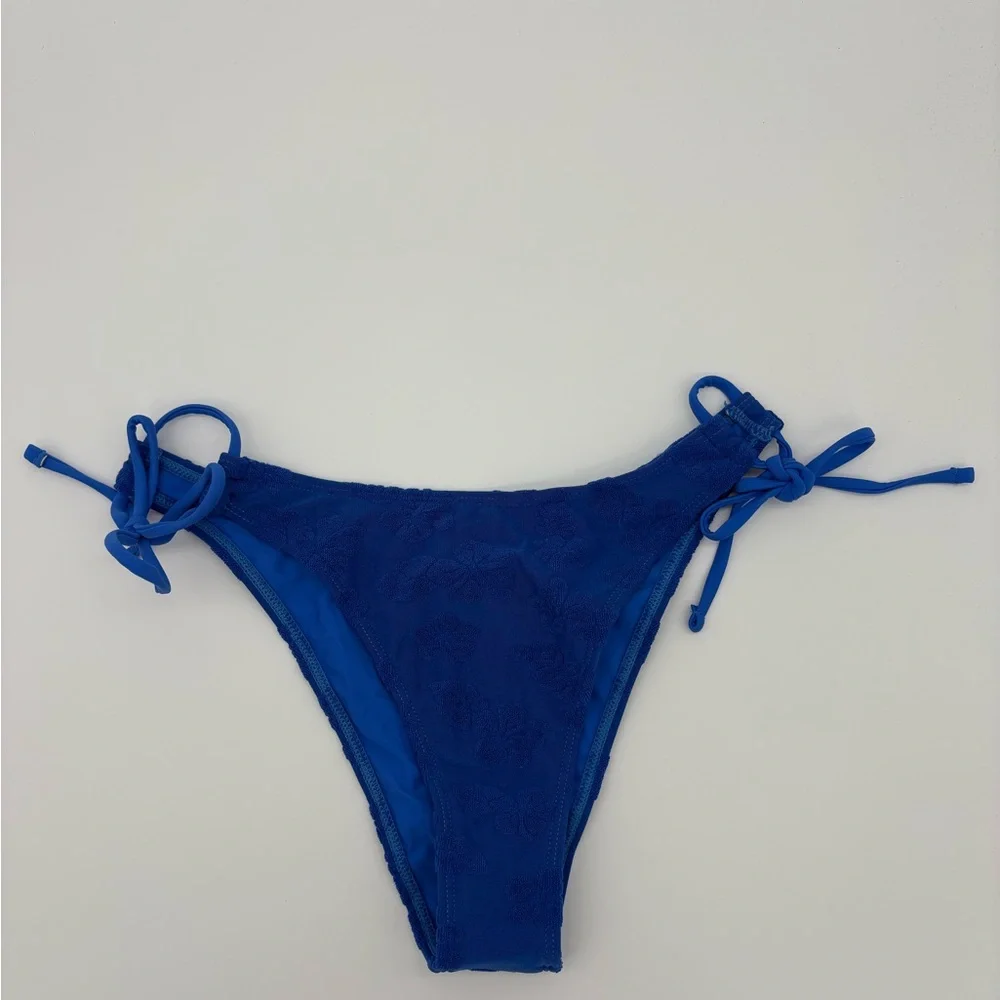 Elegant Blue Floral Bikini Set - Picture 8 of 10